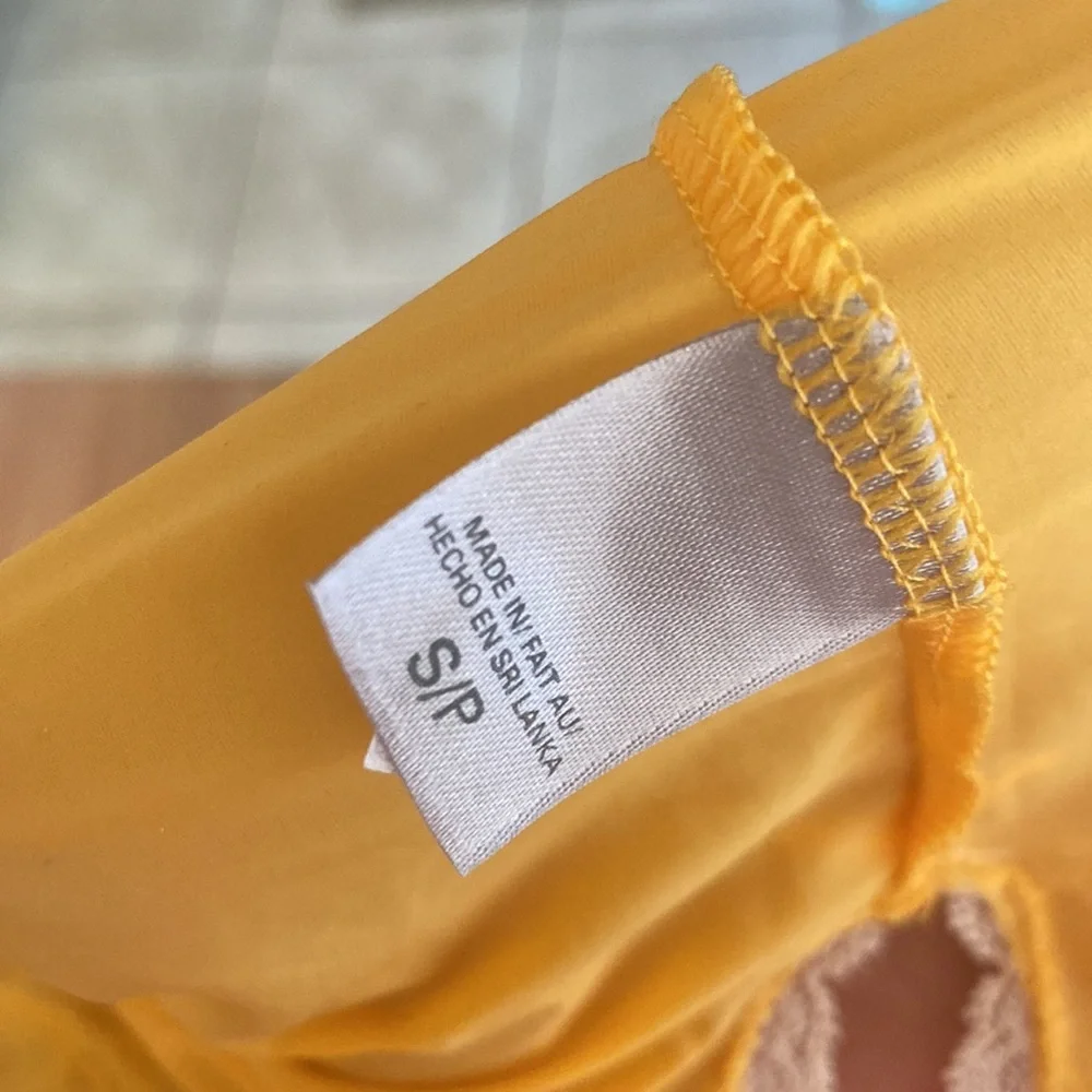 Victoria’s Secret chemise - Picture 9 of 10